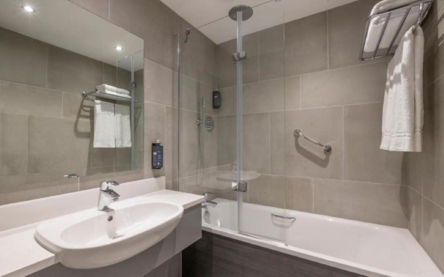 Clayton Hotel Galway Buitenkant foto